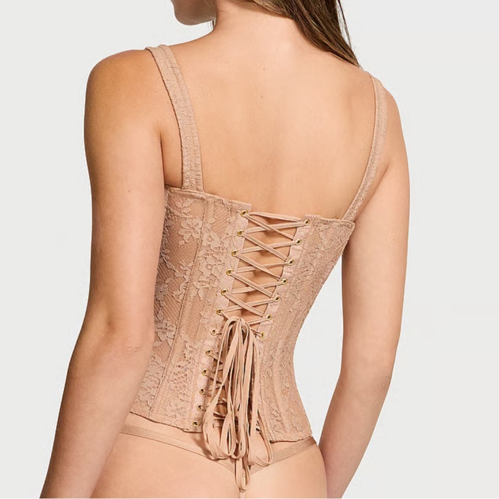 Victoria’s Secret very sexy classic lace corset color praline